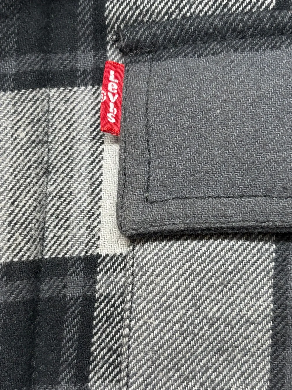 Levi's Men's Size M Quilted Lined Flannel Shirt Jacket Gray Black Plaid Shacket - Picture 7 of 10